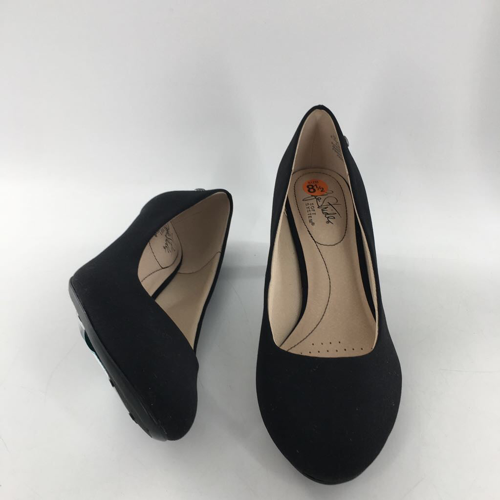 8.5 low-heel pumps