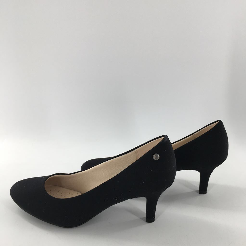 8.5 low-heel pumps