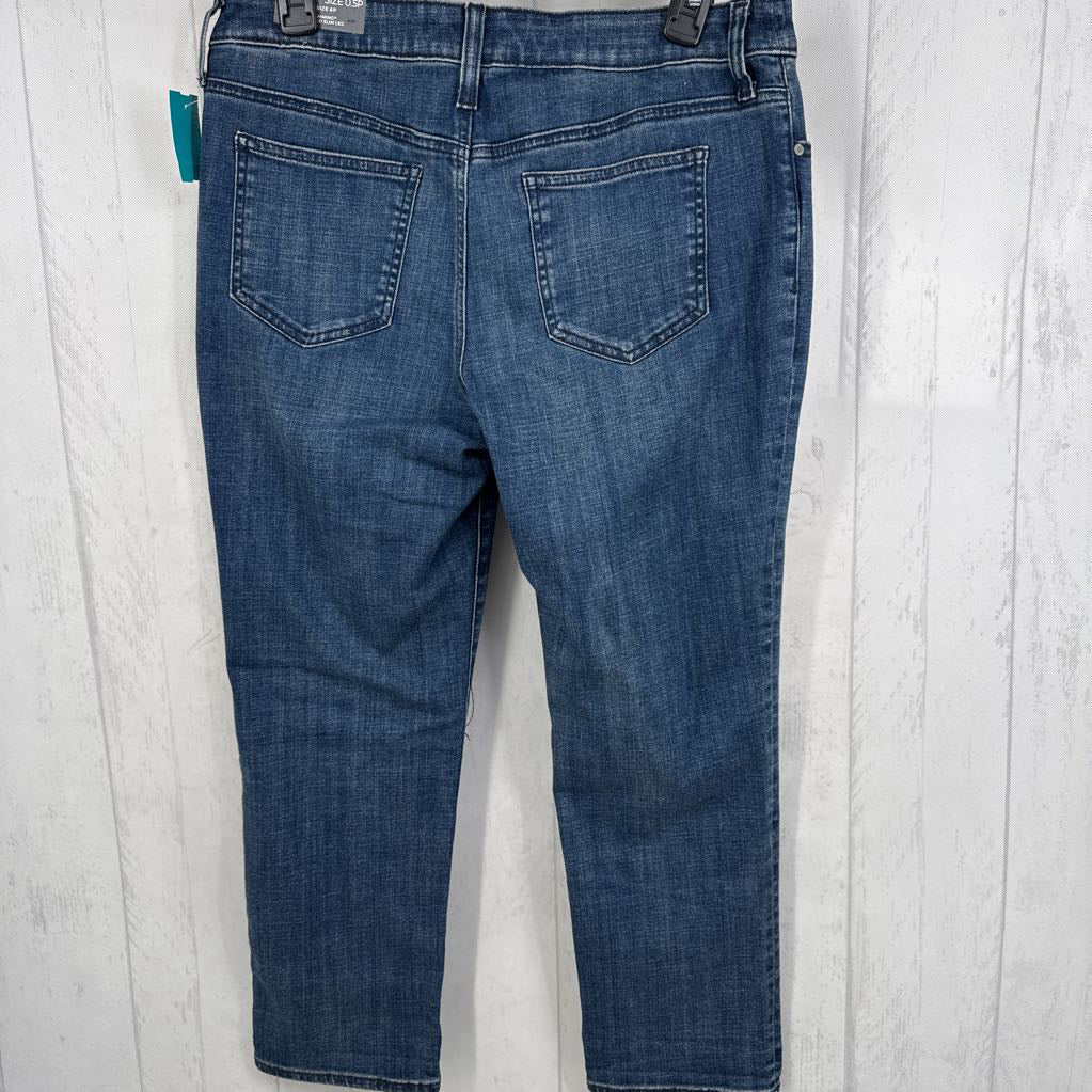 R89 6p distressed slim leg crop jeans