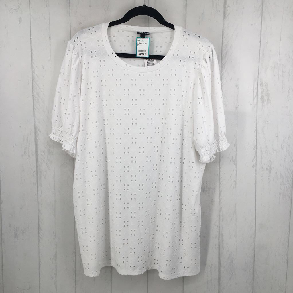 3X eyelet s/s top