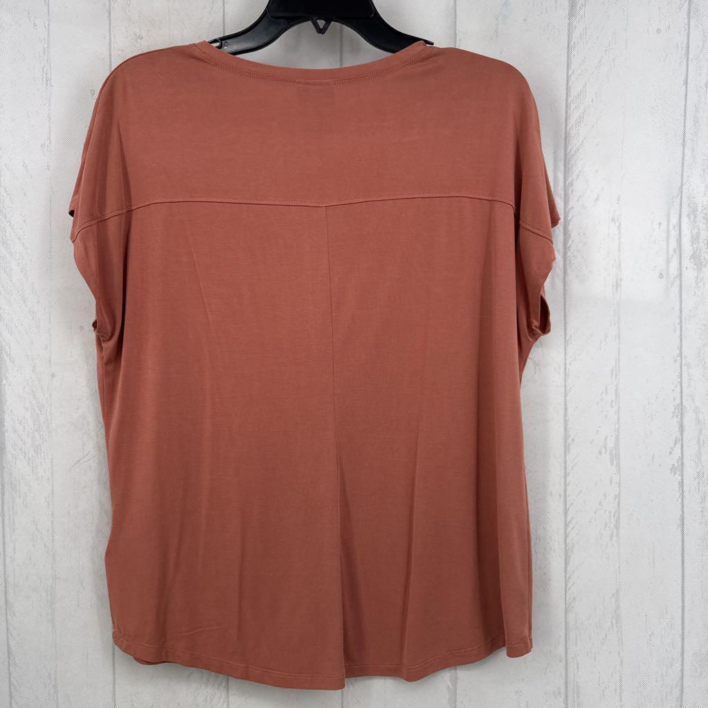 M v-neck s/s top