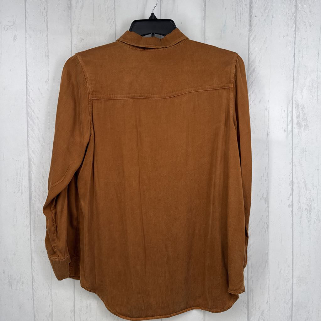 M button down l/s top