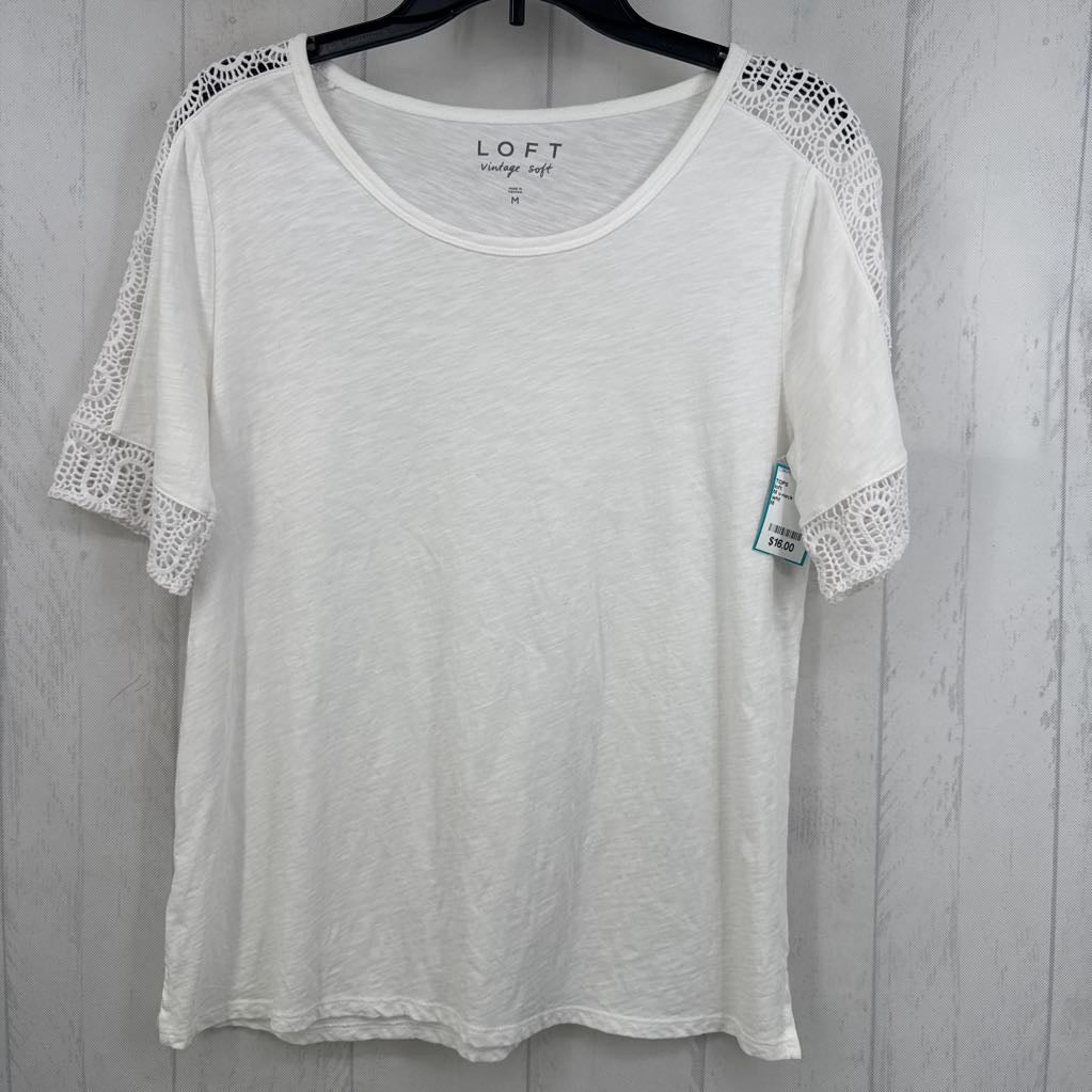 M v-neck lace accent s/s tee