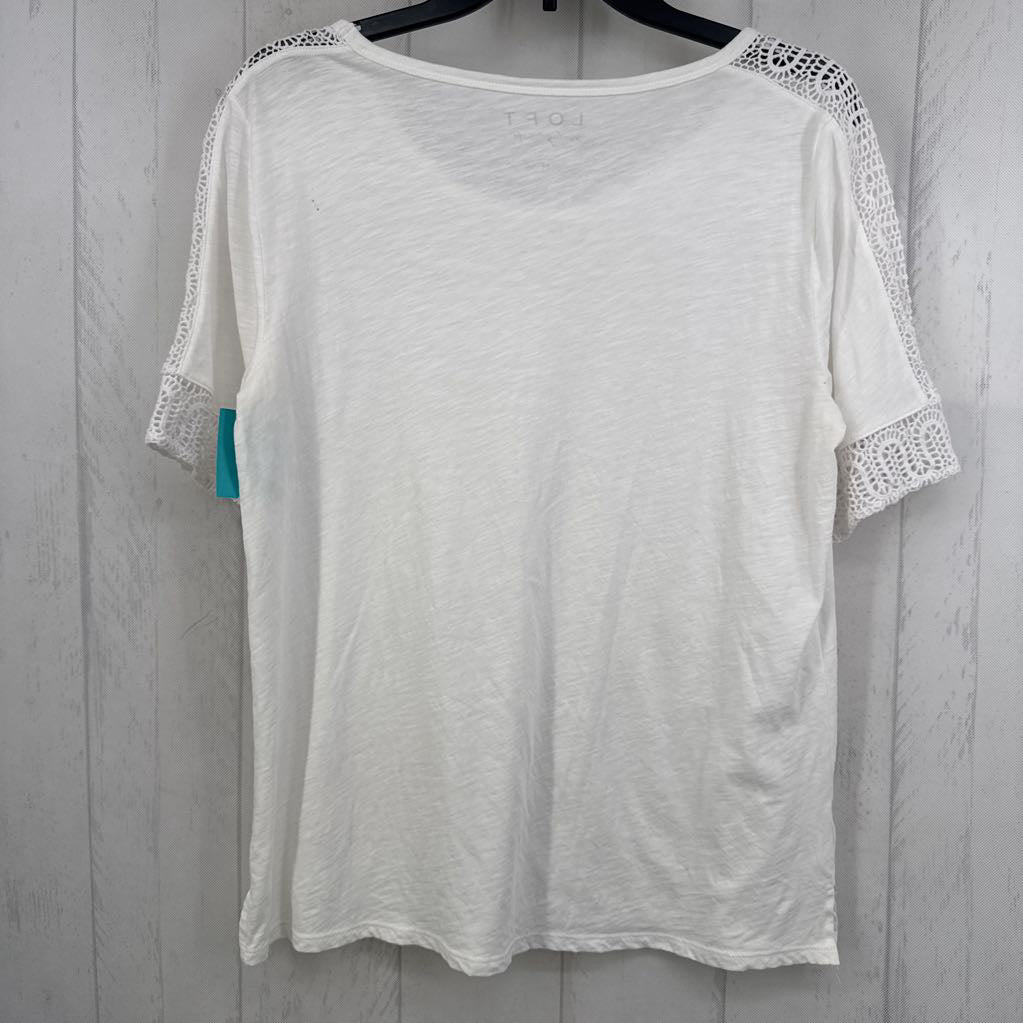 M v-neck lace accent s/s tee