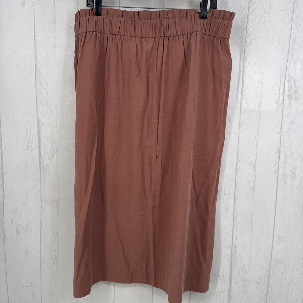 R70 XL button front pull-on skirt