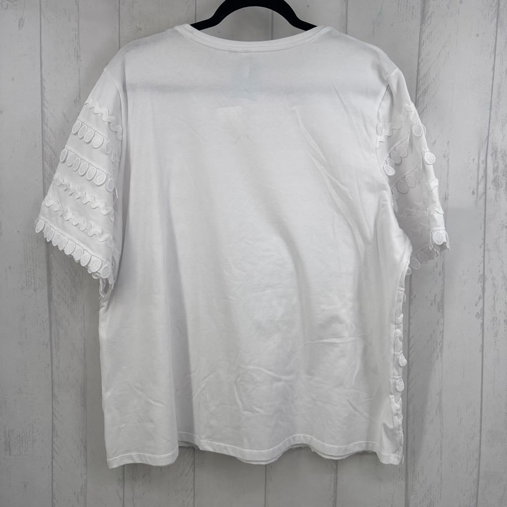 18/20w embroidered s/s top