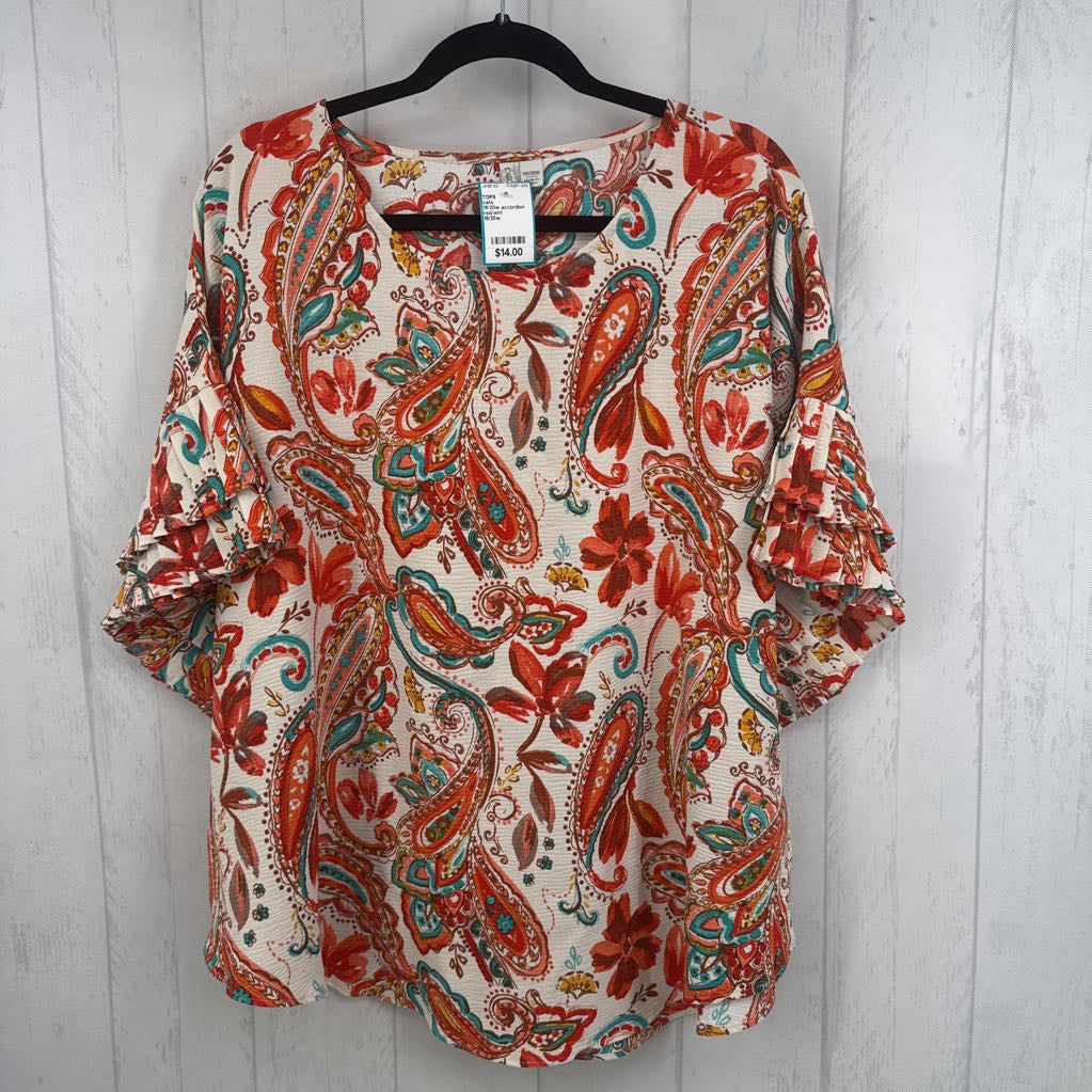 18/20w accordion pleated slv paisley print top