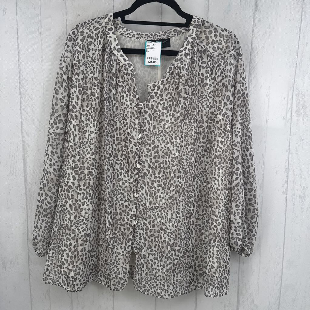 18/20 pleated animal print button top