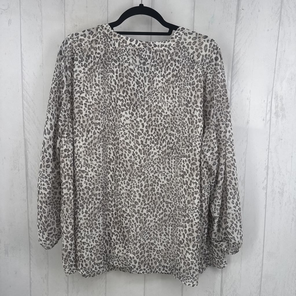 18/20 pleated animal print button top