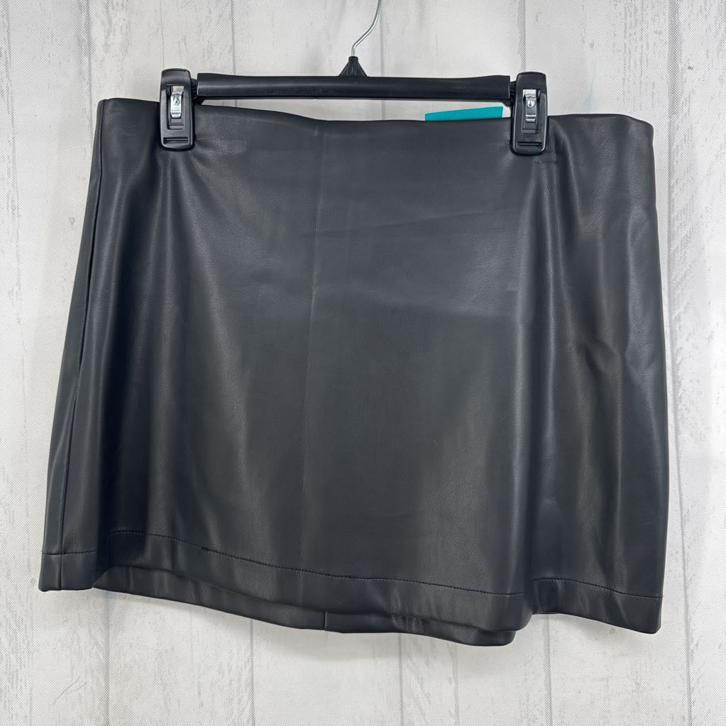 L vegan leather mini skirt