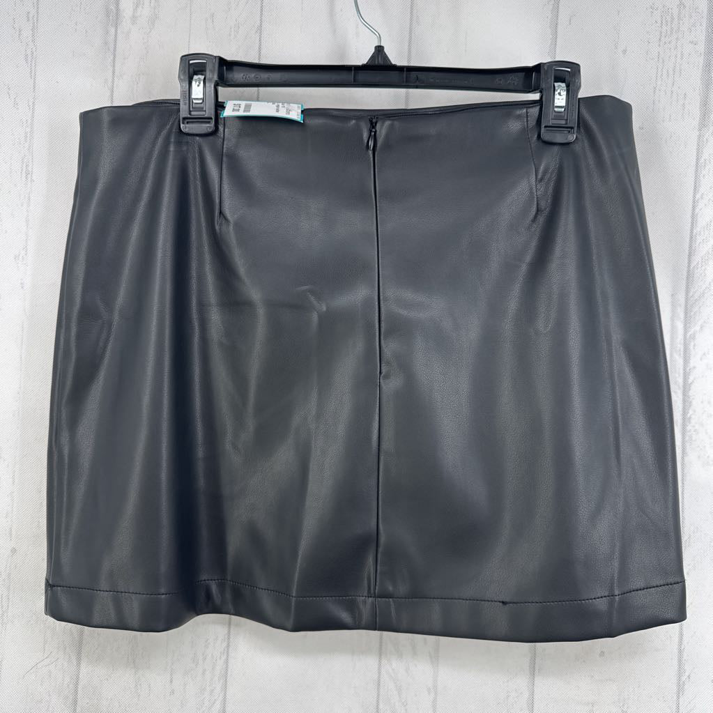 L vegan leather mini skirt