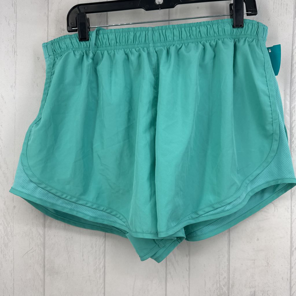 1x side mesh panel shorts