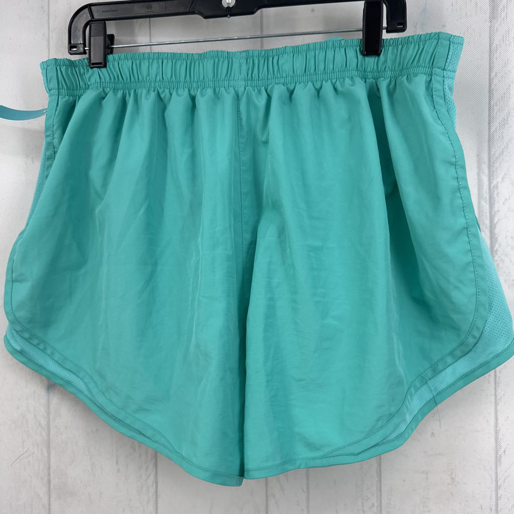 1x side mesh panel shorts
