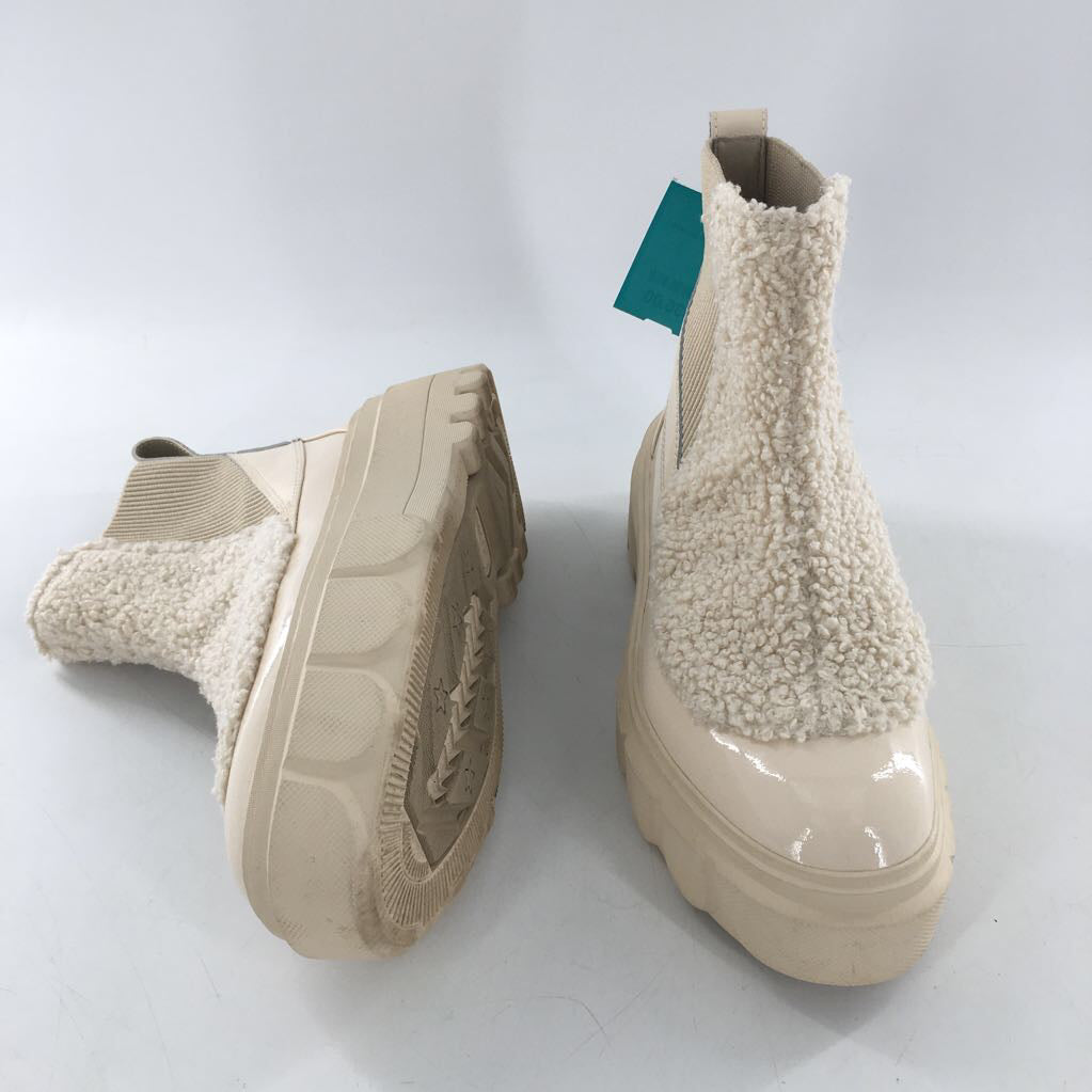 7 fleece & patent leather boot