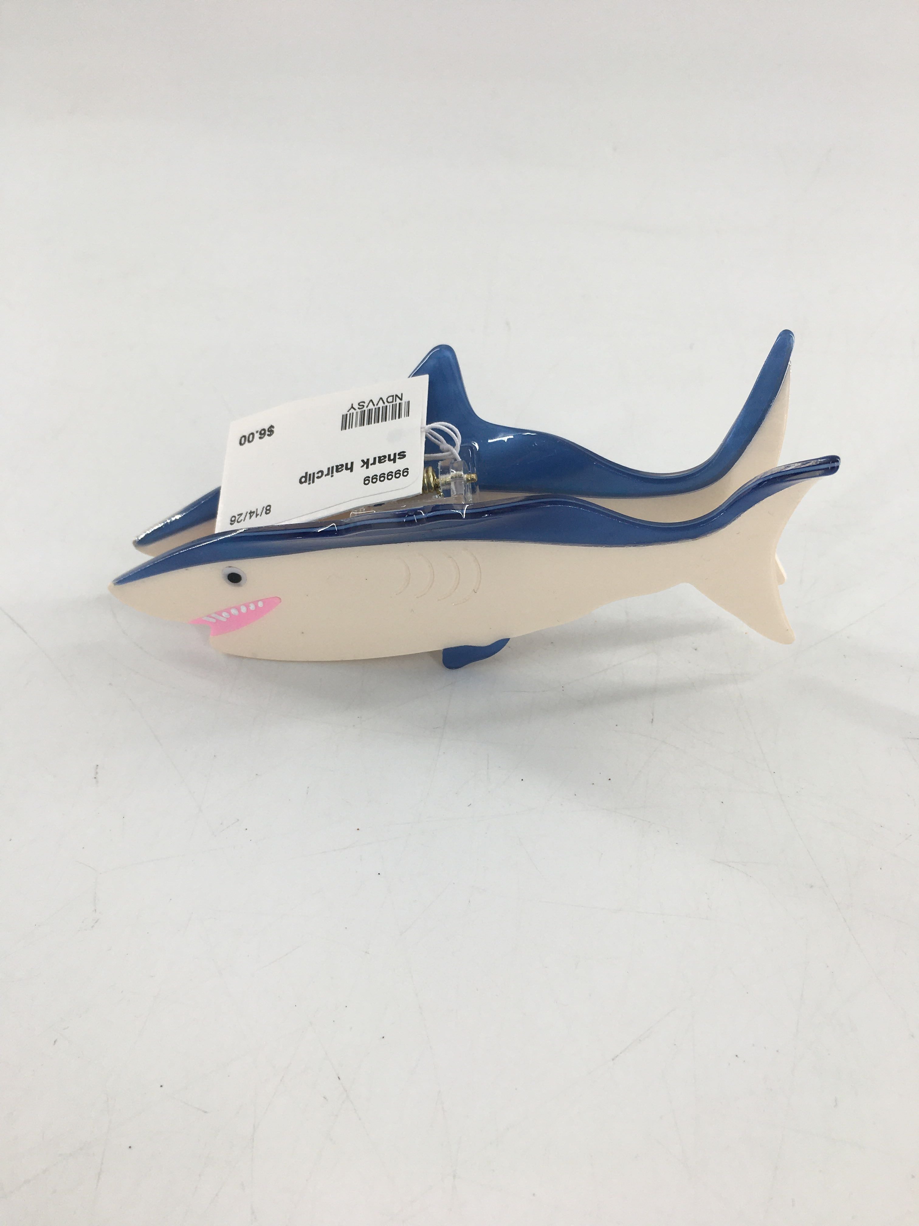 shark hairclip