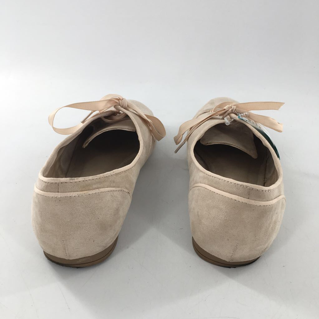 9 lace-up flats