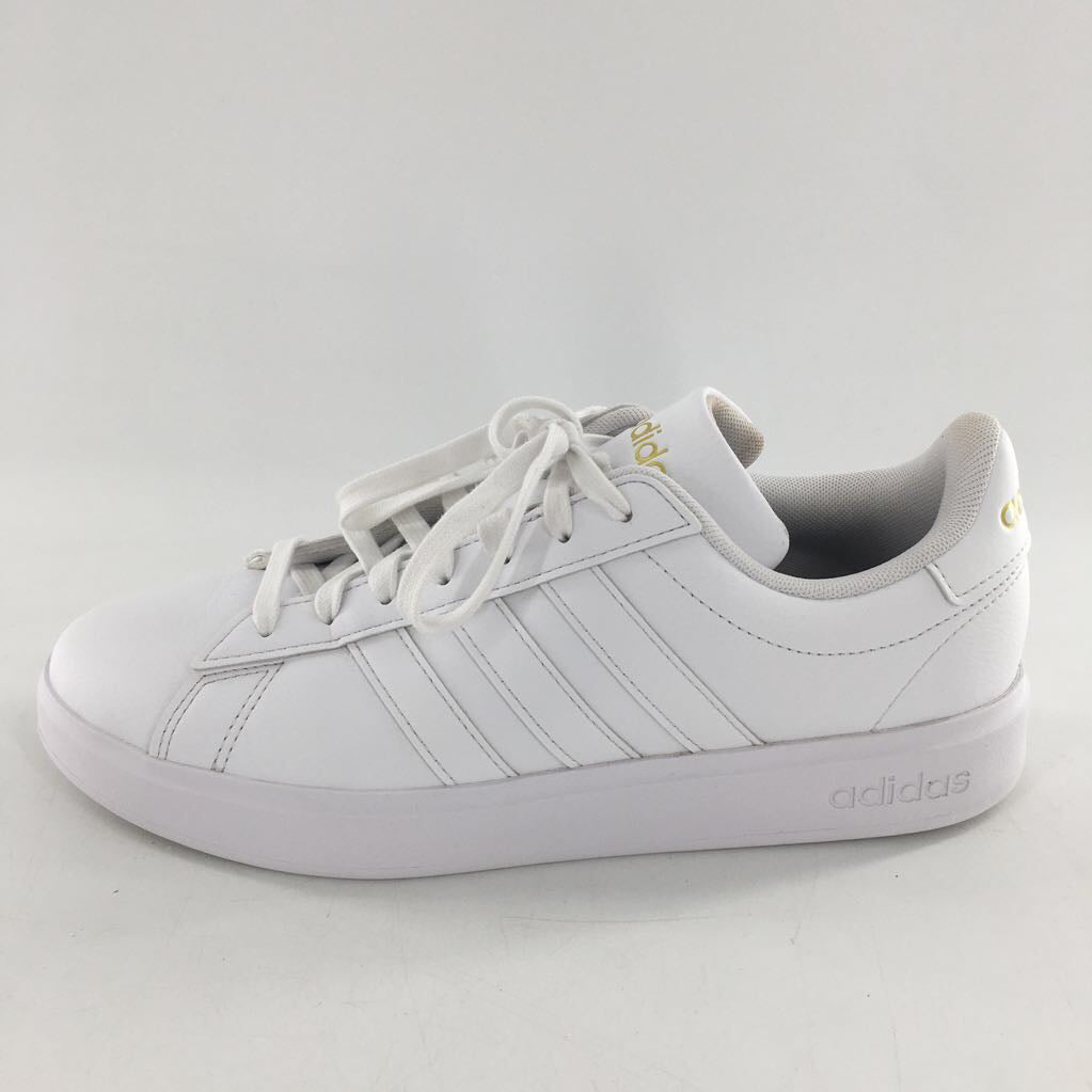 8.5 lace-up sneaker