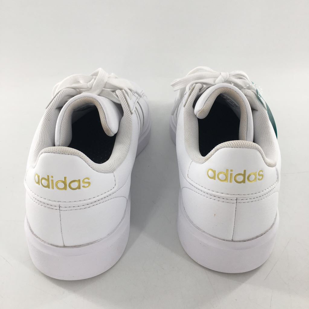8.5 lace-up sneaker