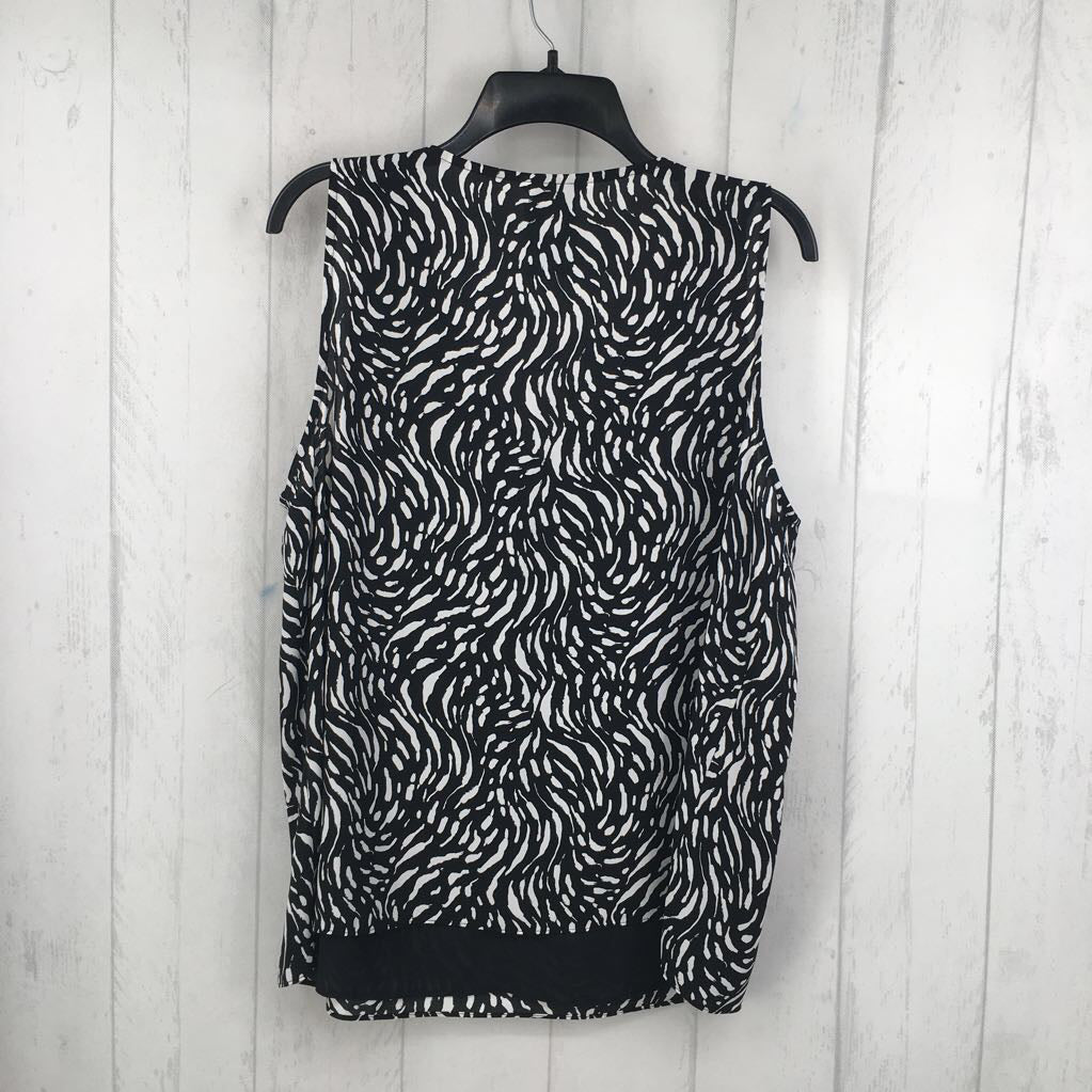 XL printed v-neck tank