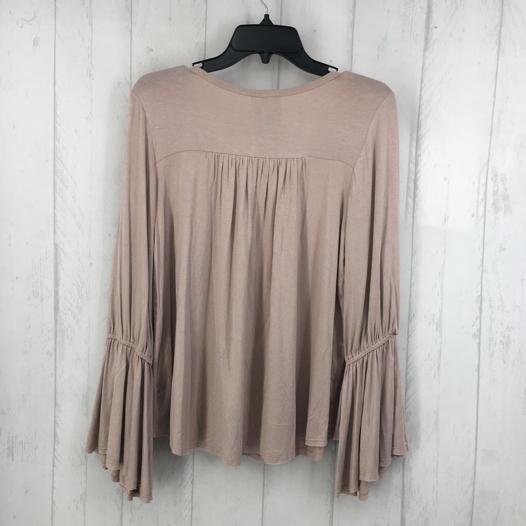 R40 L smocked l/s top