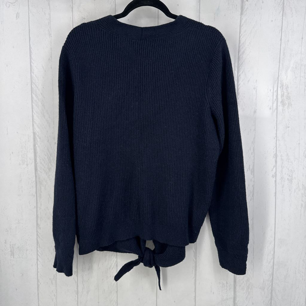 XL v-neck tie front sweater