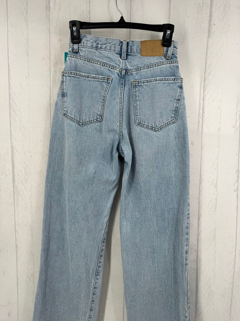 2 loose straight leg jean