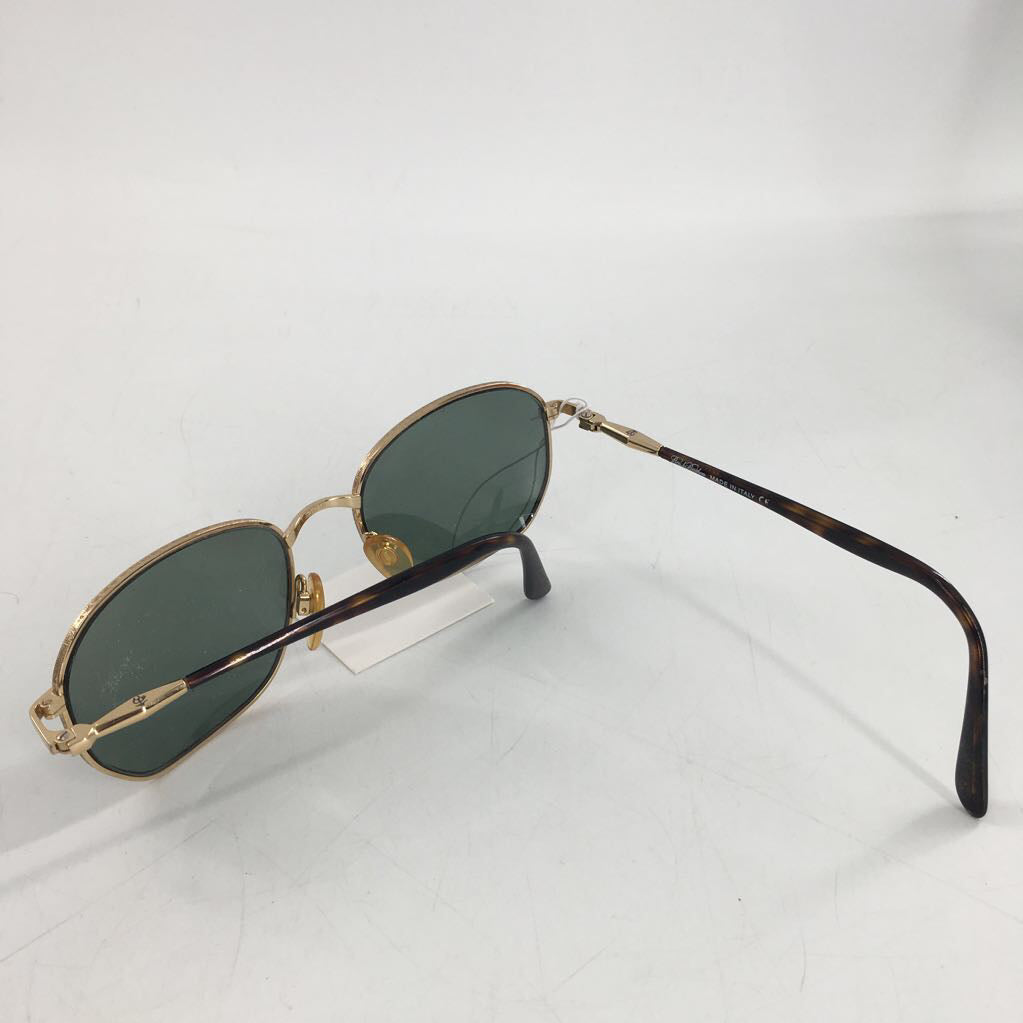 tortoise frame sunglasses