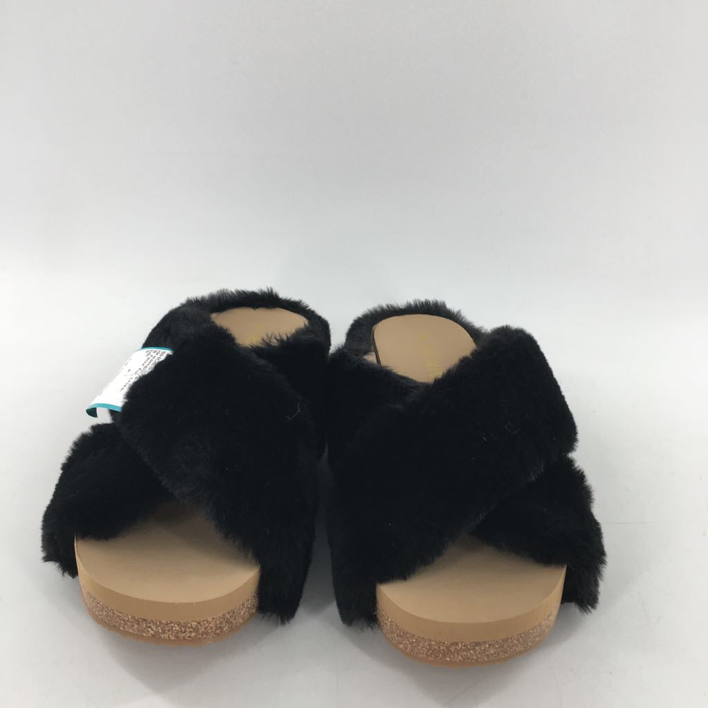 9 faux fur criss-cross slides