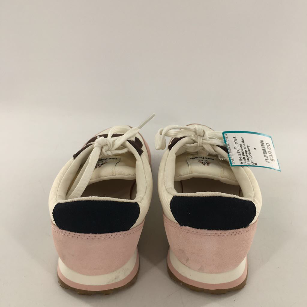 8 lace-up sneaker