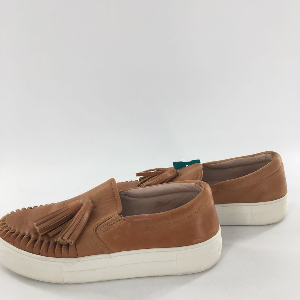 8 leather tassel slip-on sneaker