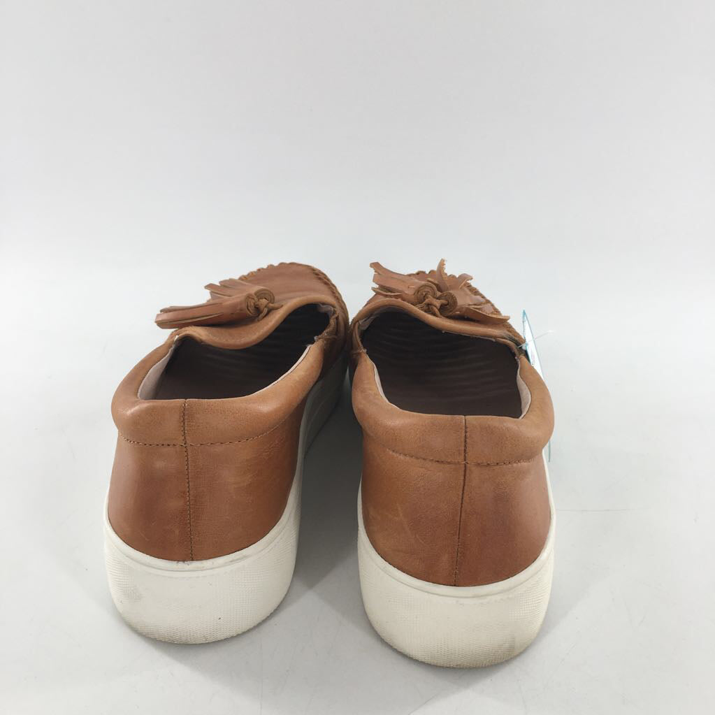 8 leather tassel slip-on sneaker