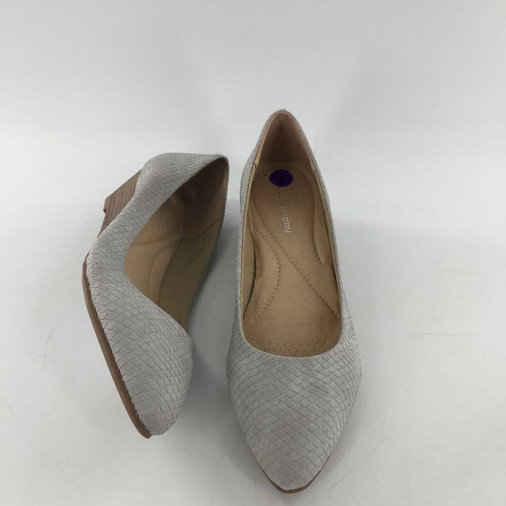 8.5 croc embossed buckle low heel pump