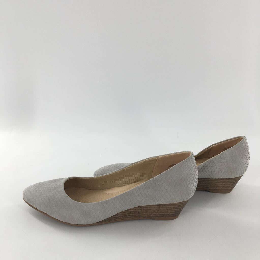 8.5 croc embossed buckle low heel pump