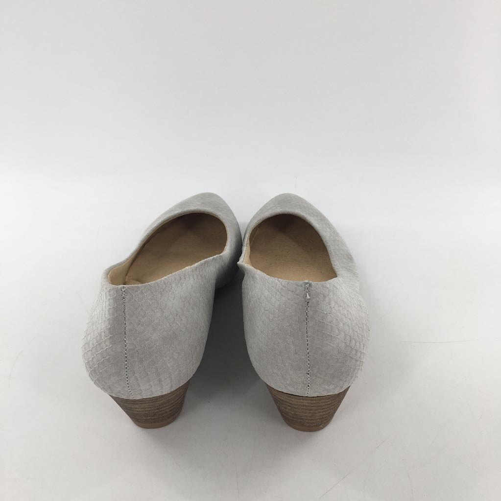 8.5 croc embossed buckle low heel pump