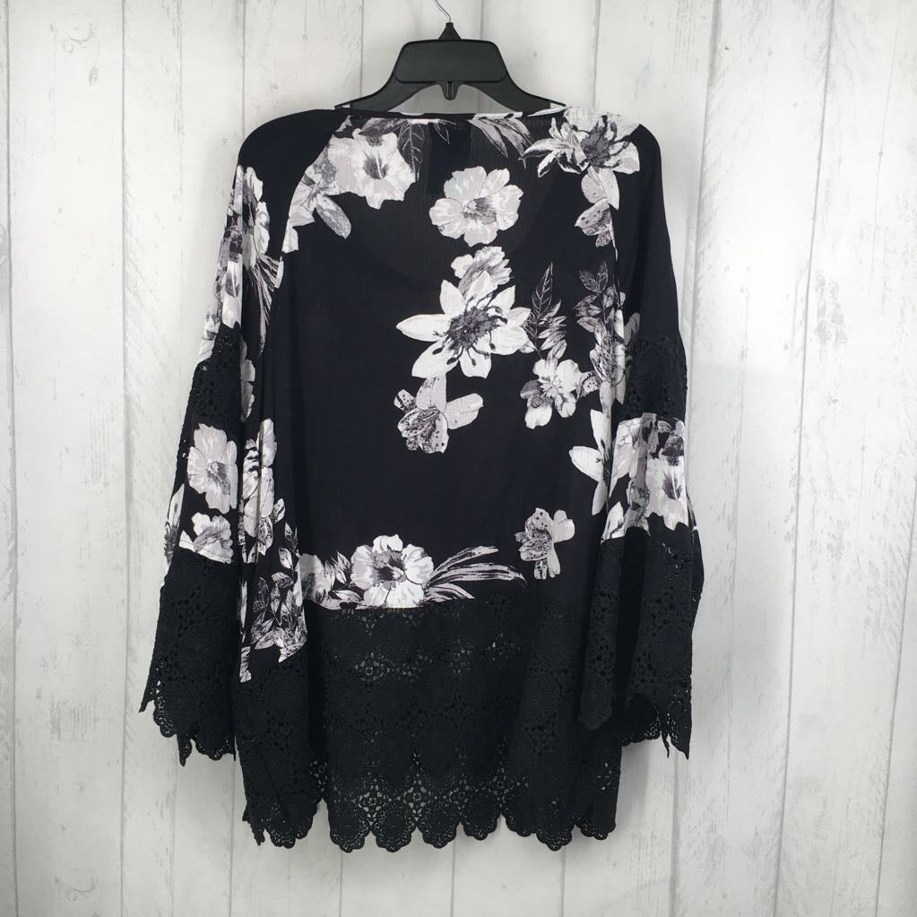 L flo print lace accent l/s top