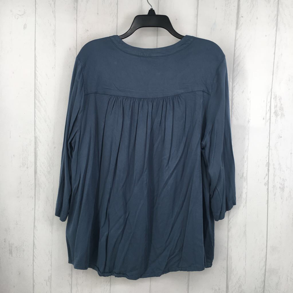 L v-neck 3/4 slv tee