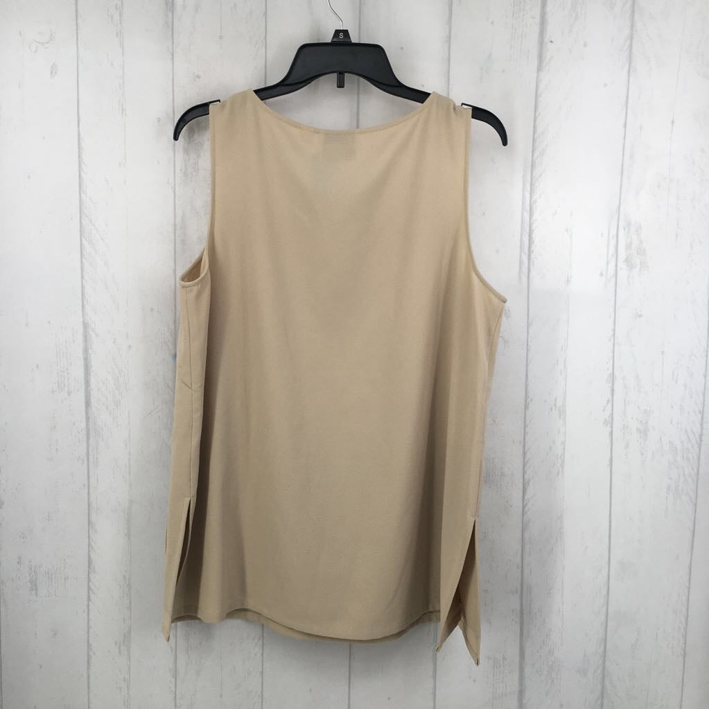 L scoop neck pocket tank