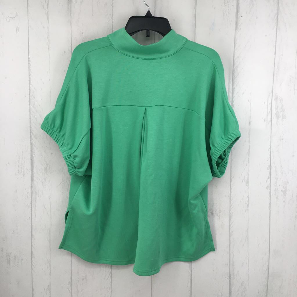 M split neck s/s top