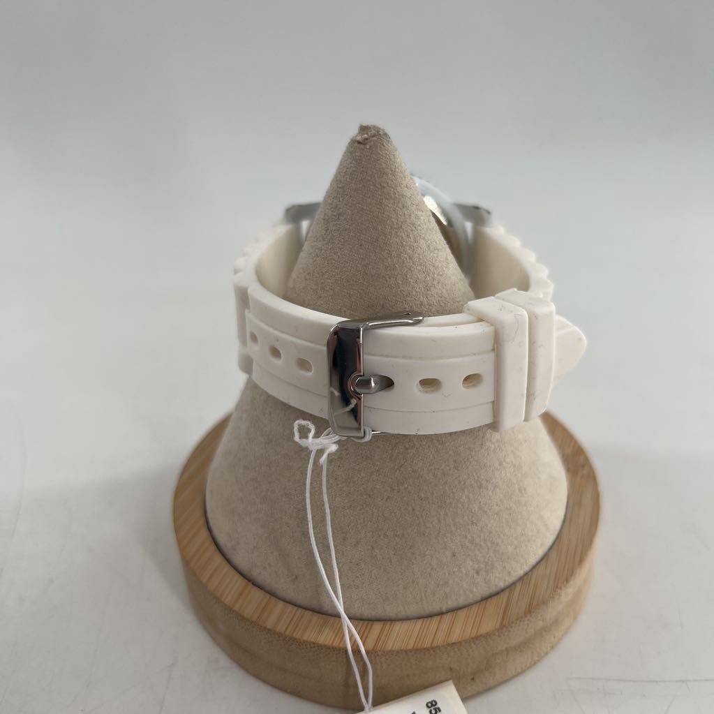 white silicone band watch