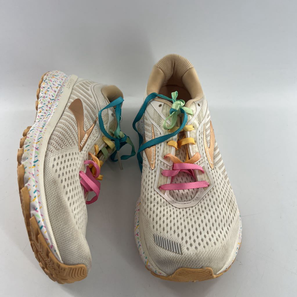 9 lace-up sneaker