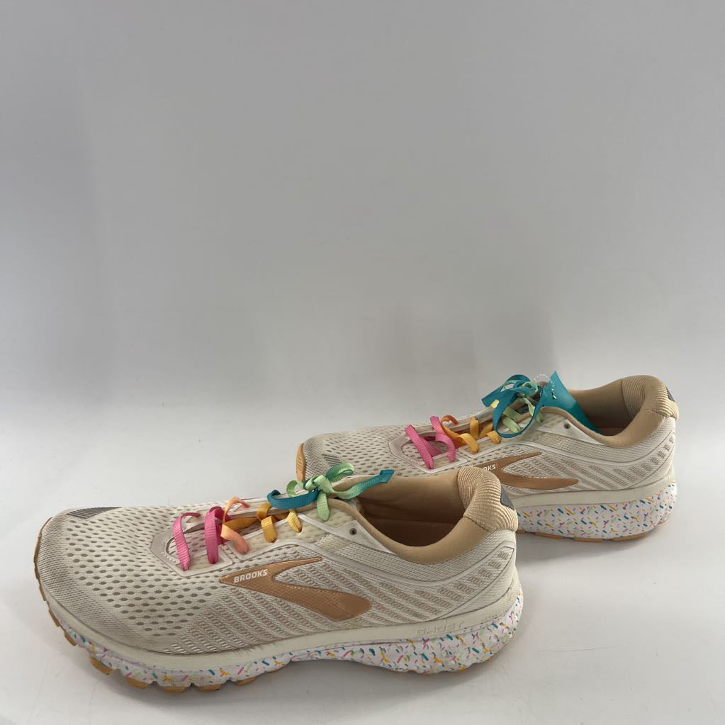 9 lace-up sneaker