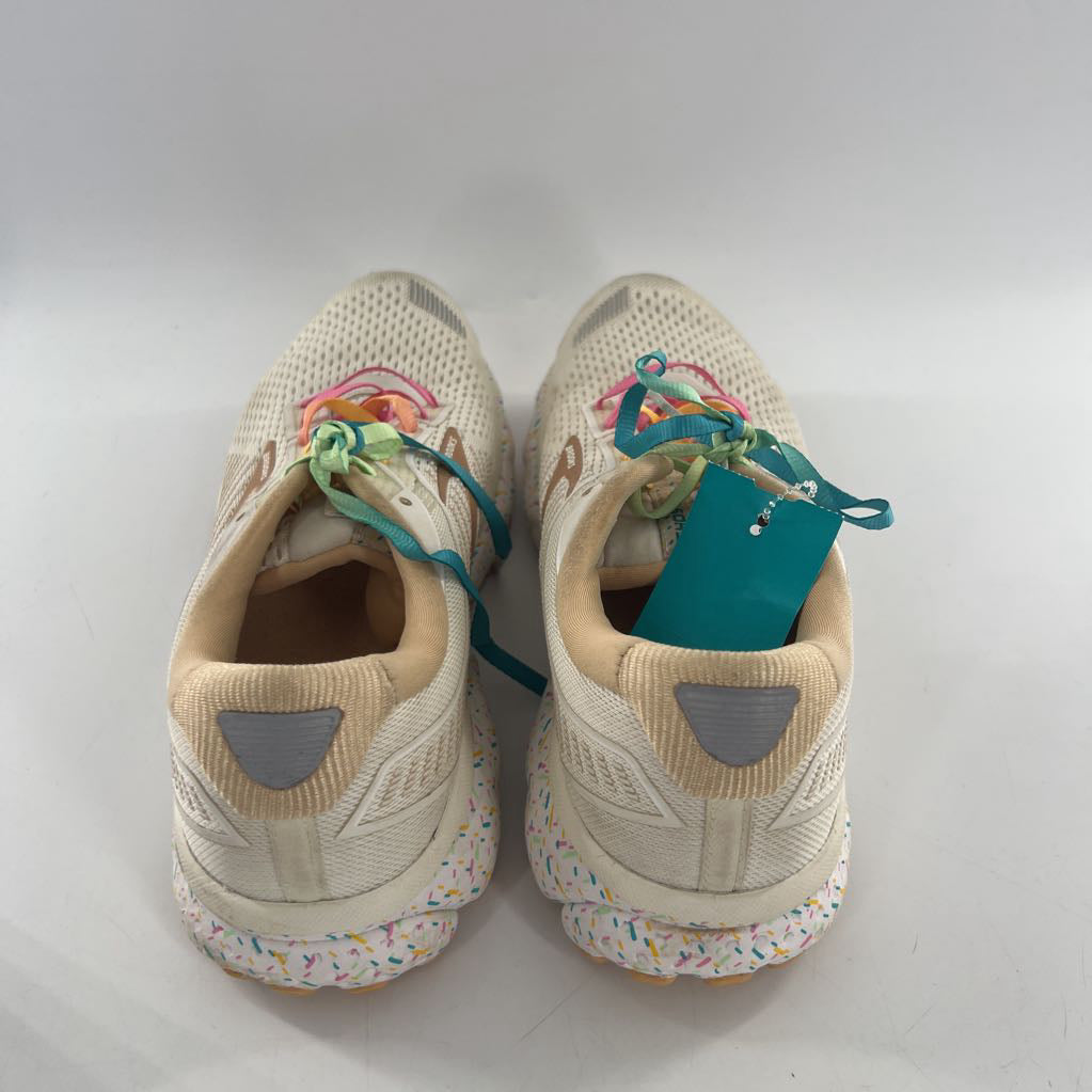 9 lace-up sneaker