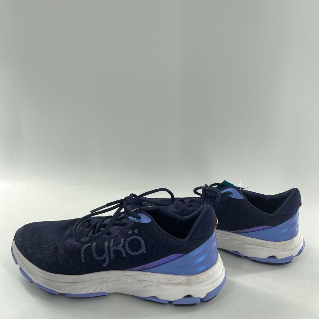 8.5 lace-up sneaker