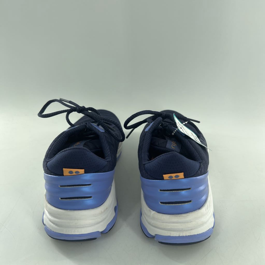 8.5 lace-up sneaker