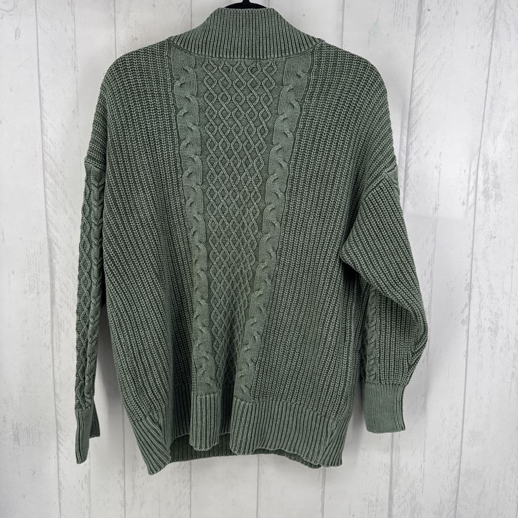 M v-neck cable knit sweater