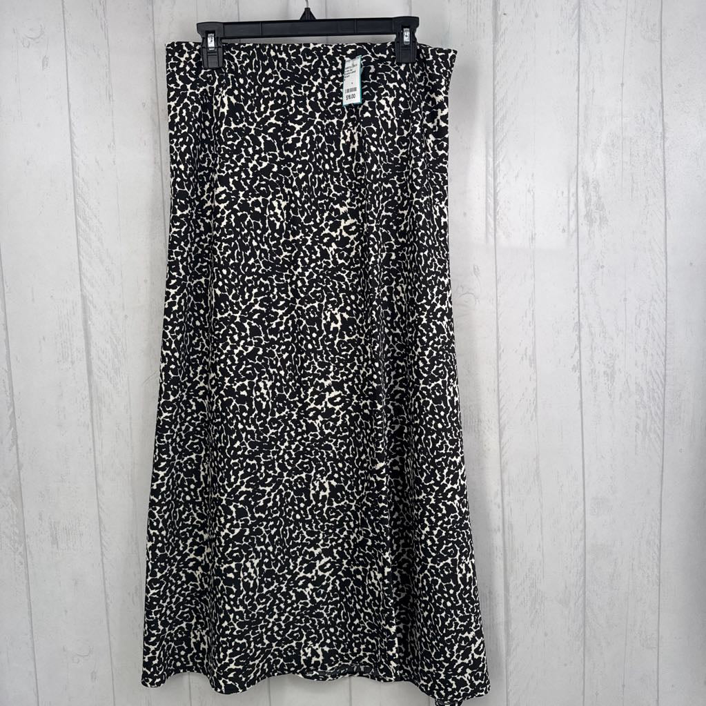 M pull-on animal print skirt