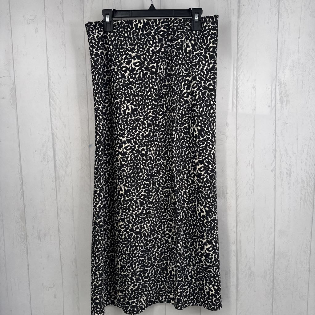 M pull-on animal print skirt