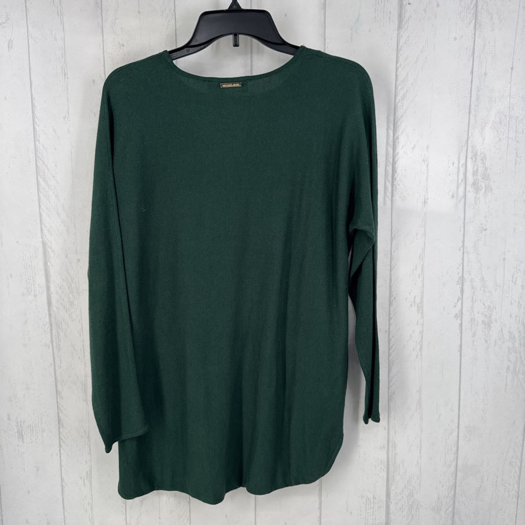 R98 M rounded hem l/s knit top