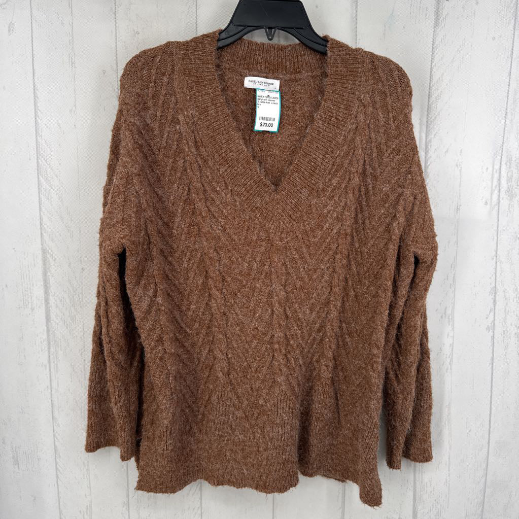 S cable-knit v-neck sweater