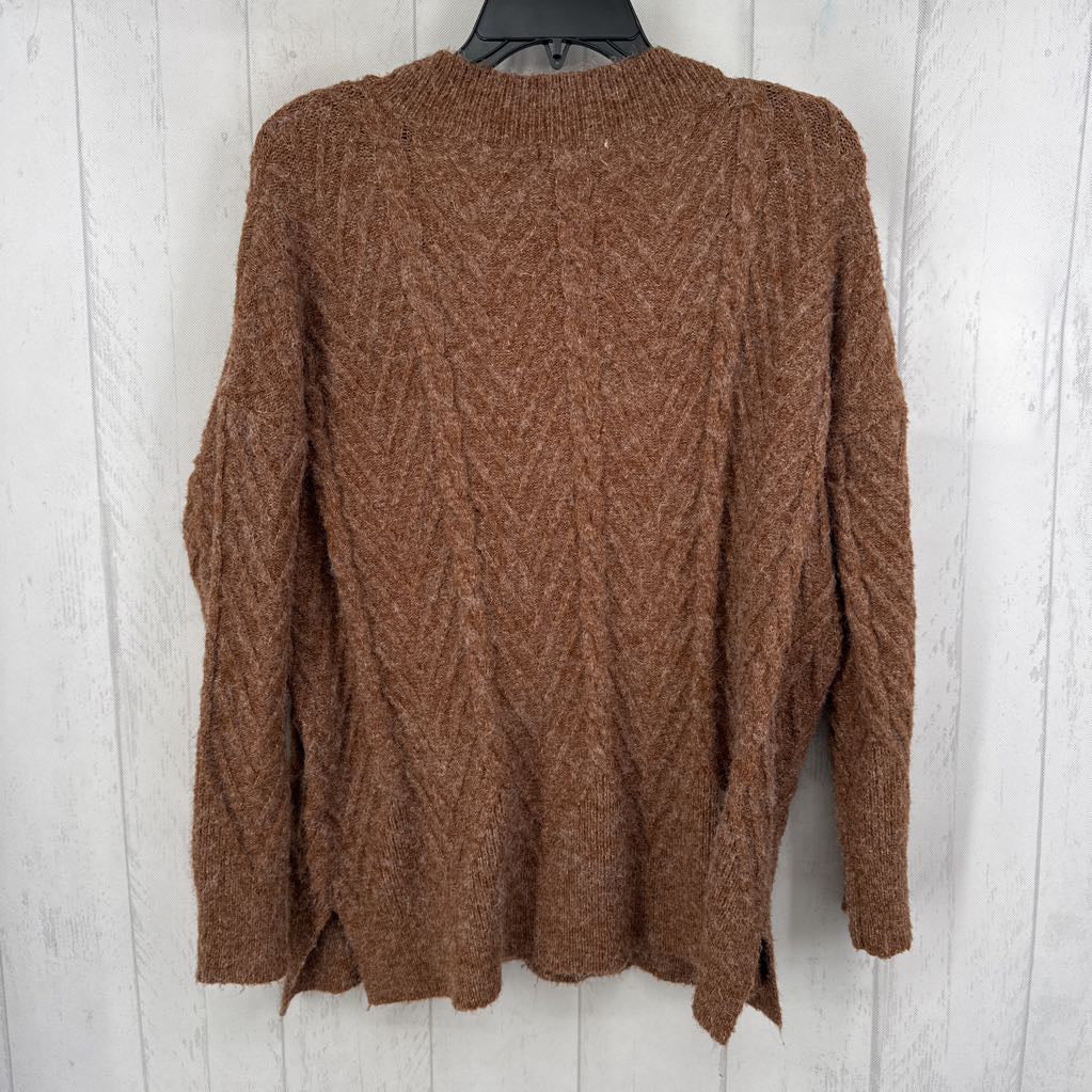 S cable-knit v-neck sweater